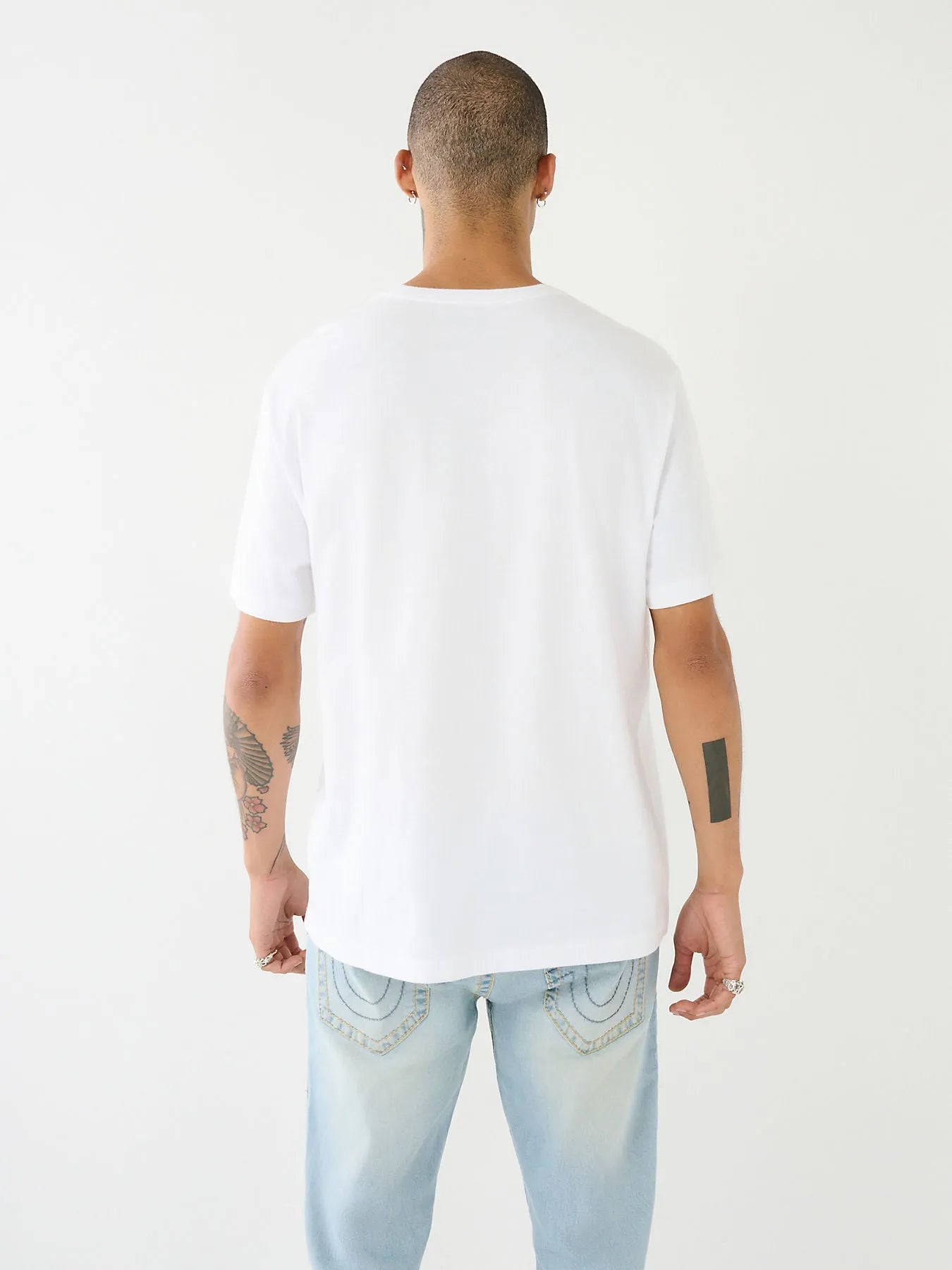 RELAXED ILLUSION SHOEY TEE