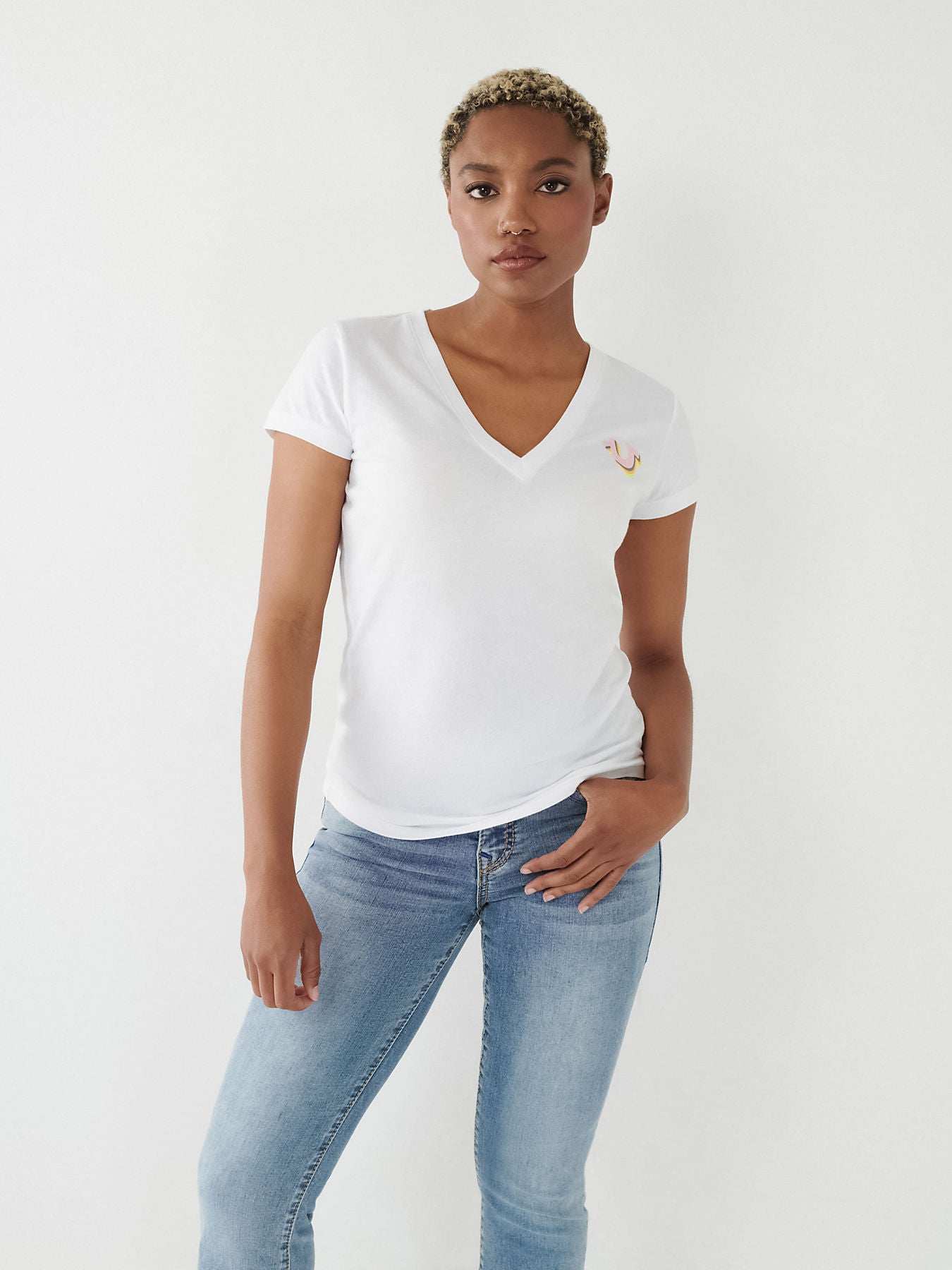 TRUE GRADIENT LOGO SLIM V NECK