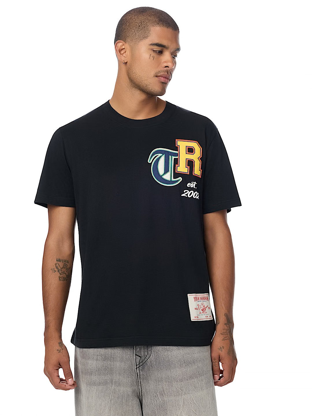 COLLEGIATE APPLIQUE LOGO TEE
