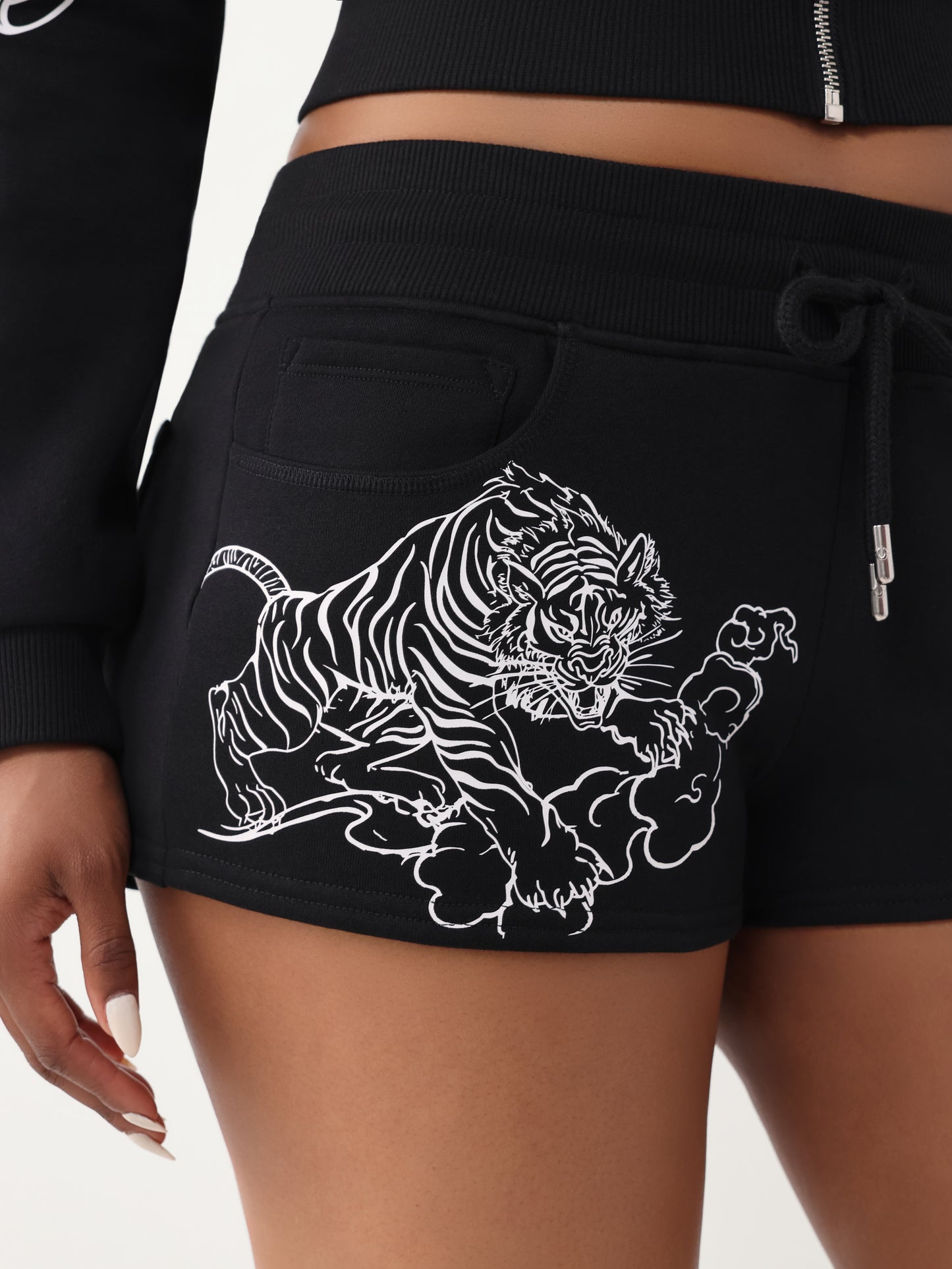 EMBROIDERED TIGER JOEY SHORTS