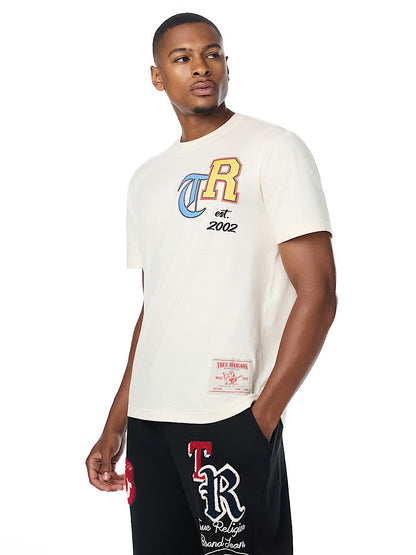 COLLEGIATE APPLIQUE LOGO TEE