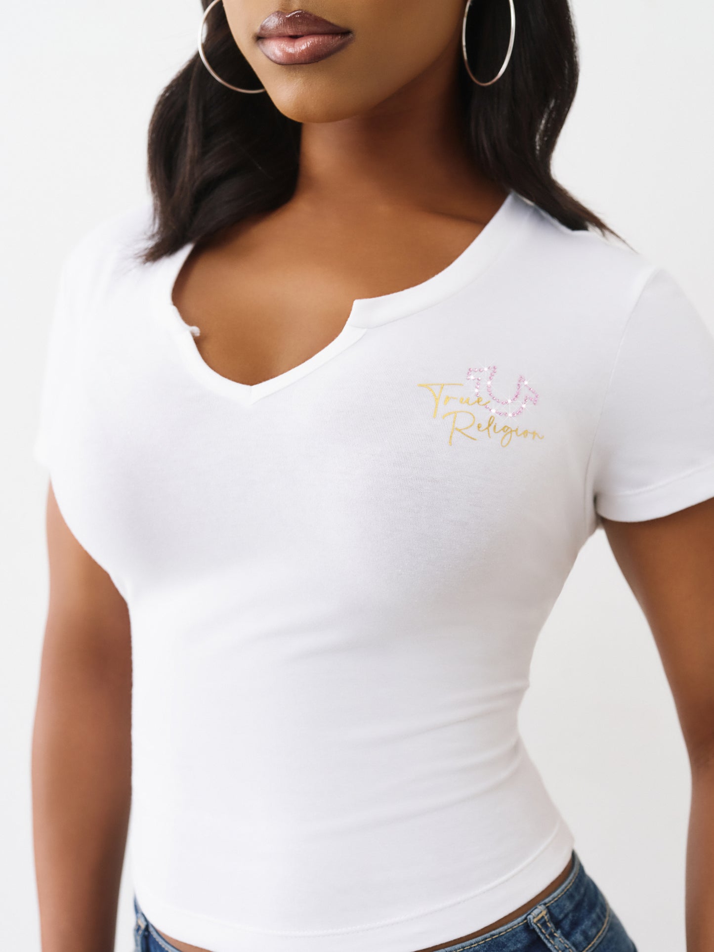 SCRIPT TR BB NOTCH TEE