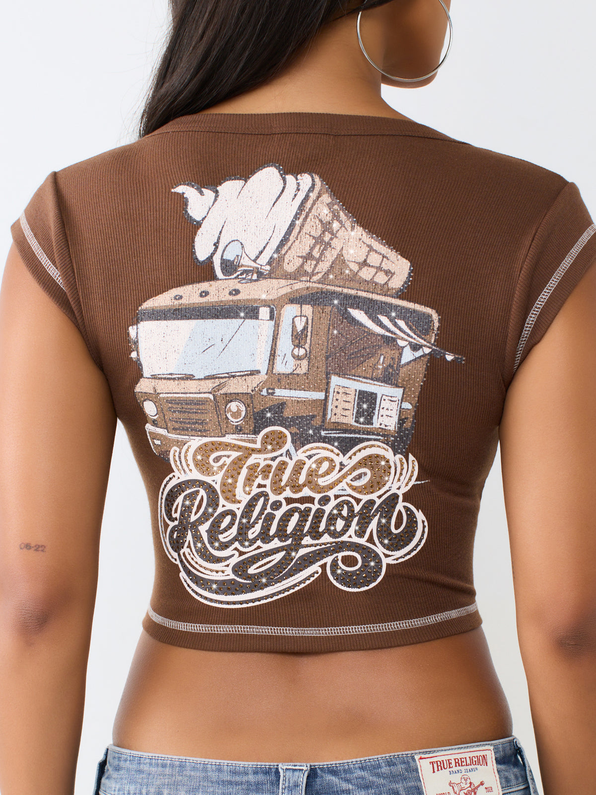 CRYSTAL ICECREAM RIB NOTCH TEE