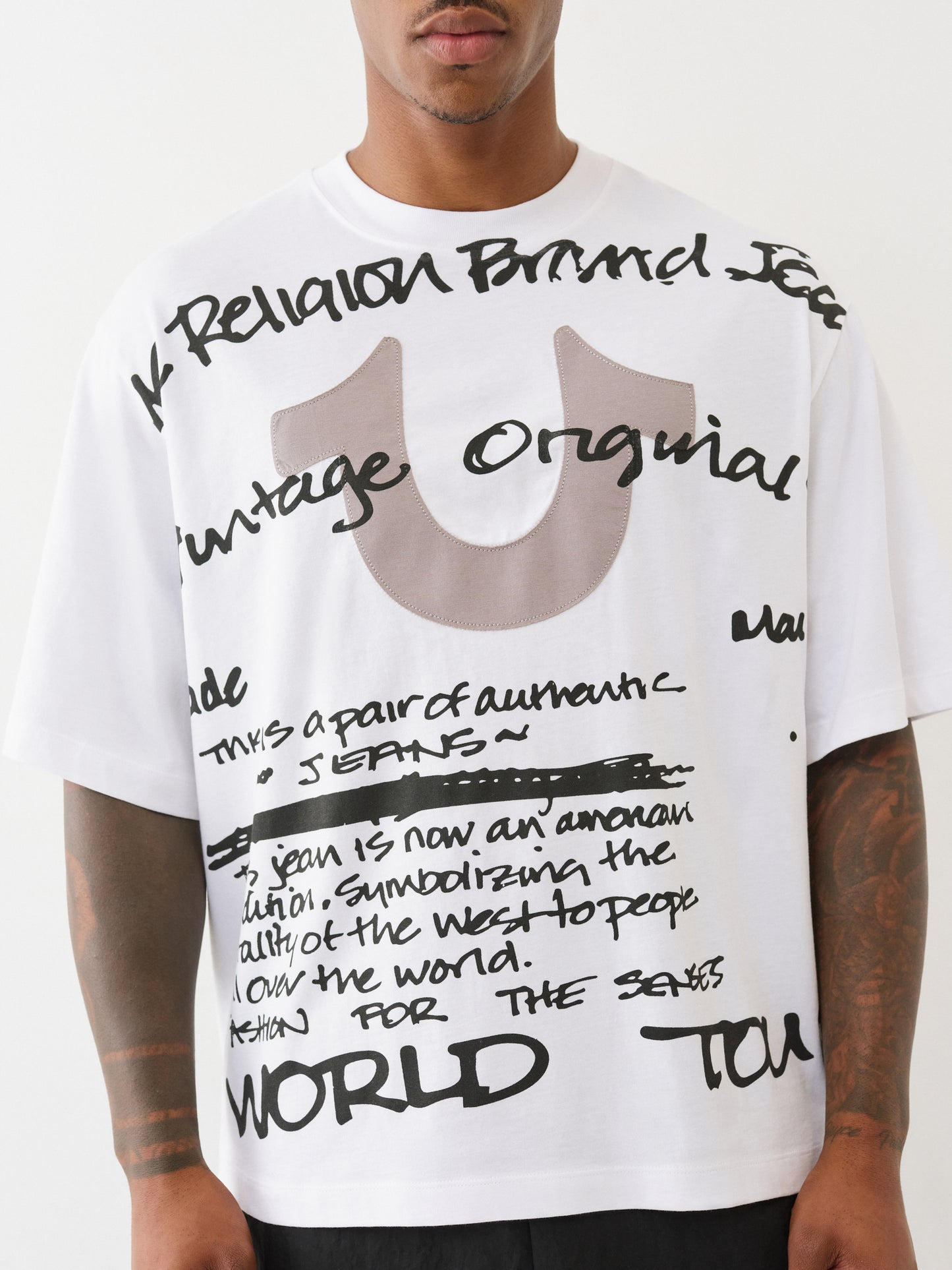 WORLD TOUR SCRIPT SS BOXY TEE
