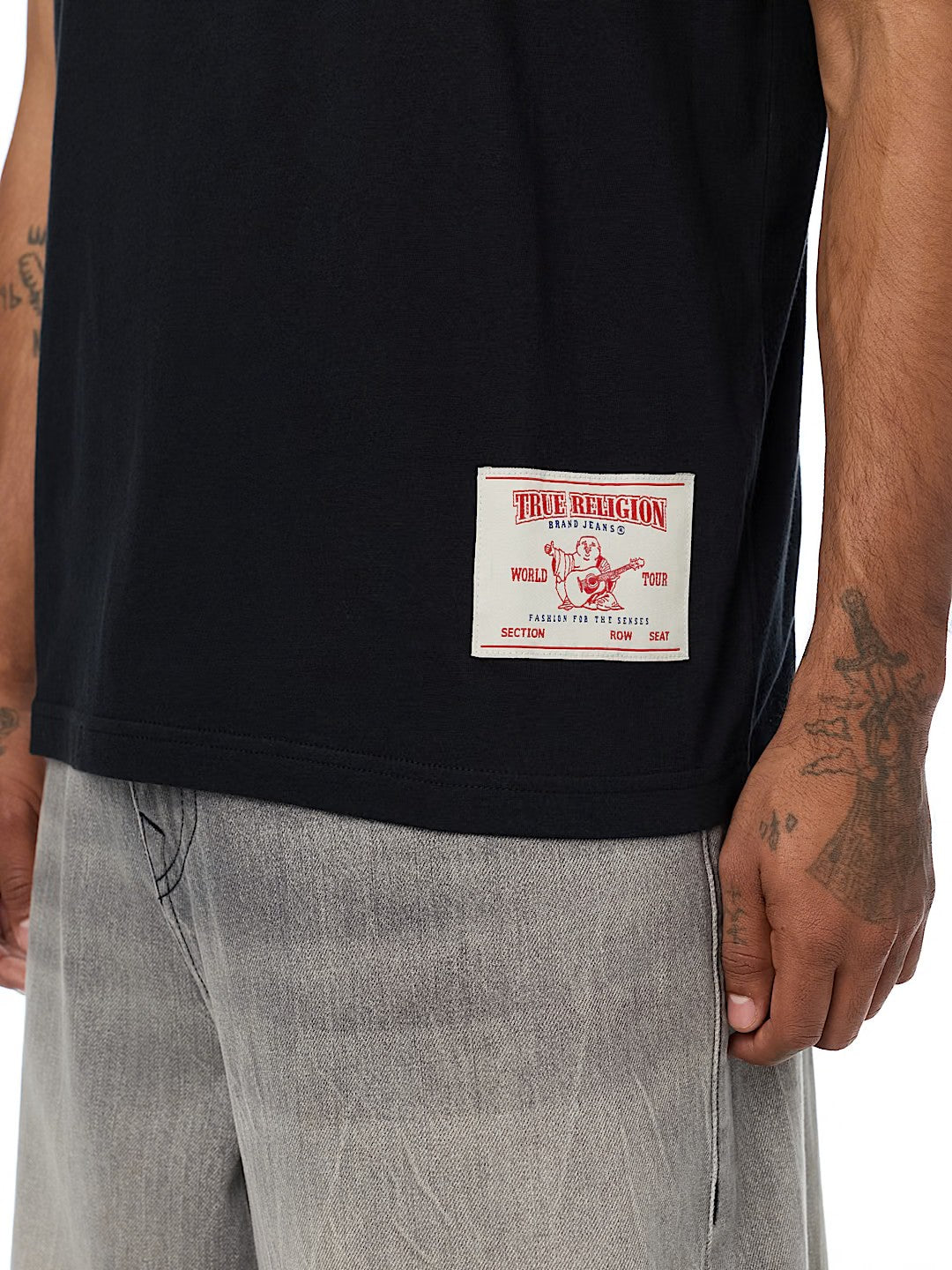 COLLEGIATE APPLIQUE LOGO TEE
